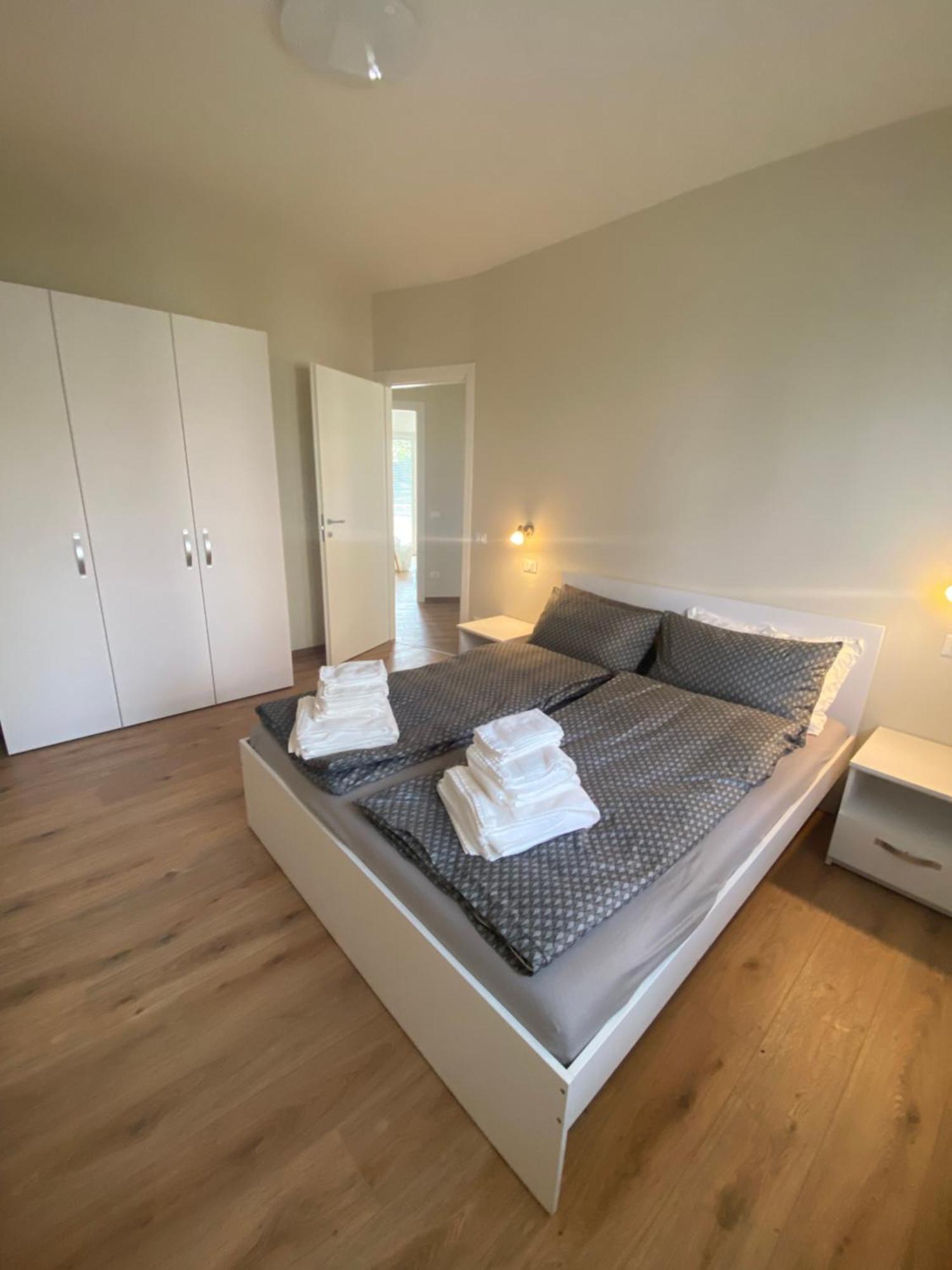 Appartamenti Golfo Borromeo 3 E 4 巴韦诺 外观 照片